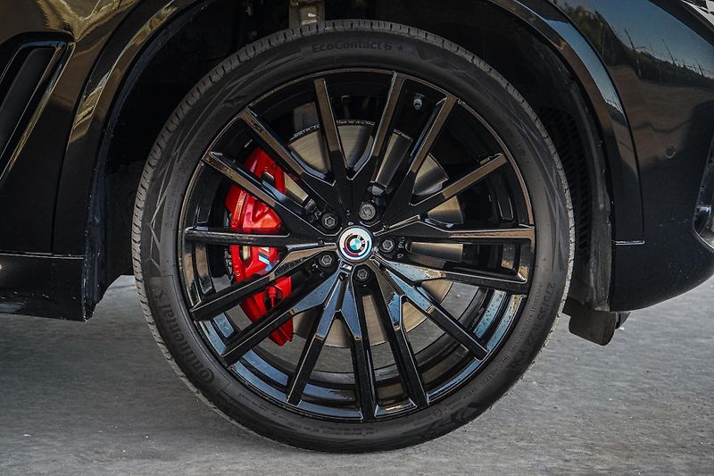 BMW X5 (2022) BMW X5 M50i - fotka 10 z 50