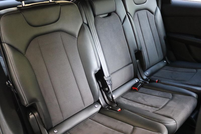 Audi Q7 NENÍ MOŽNÝ ODPOČET DPH - fotka 46 z 49