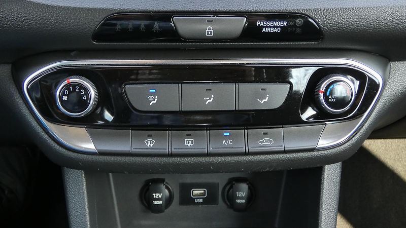 Hyundai i30 1.0 T-GDI Start Plus kombi - fotka 16 z 22