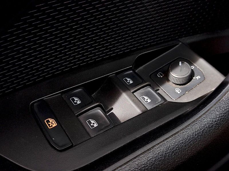Škoda Octavia (2023) Combi Ambition 2,0 Tdi 110 Kw - fotka 25 z 36