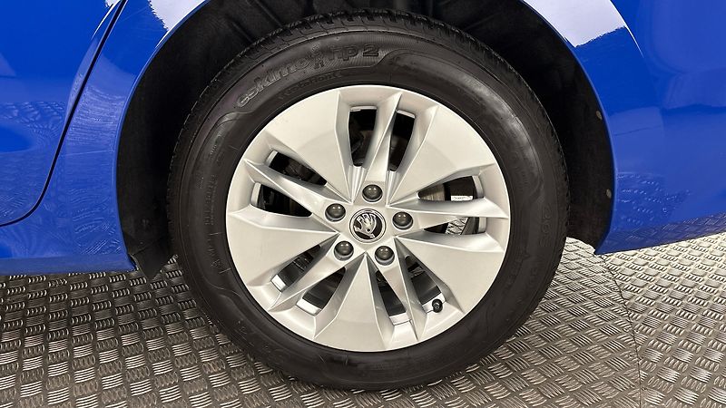 Škoda Octavia 2.0 TDI Ambition Combi - fotka 19 z 24