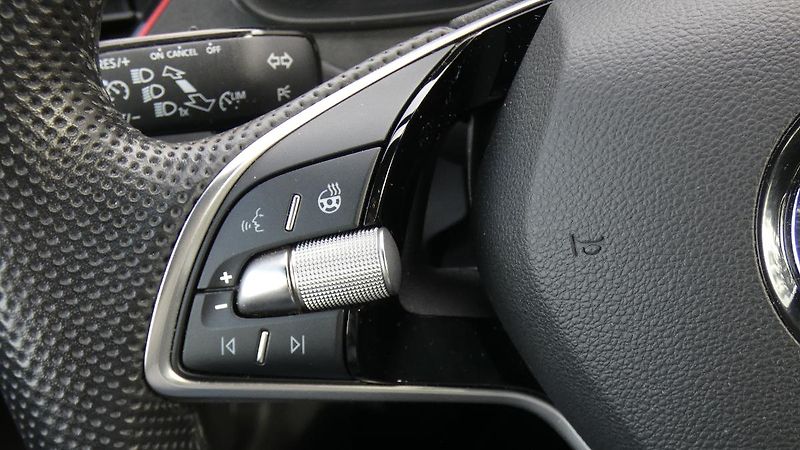Škoda Scala 1.0 TSI Drive - fotka 11 z 24