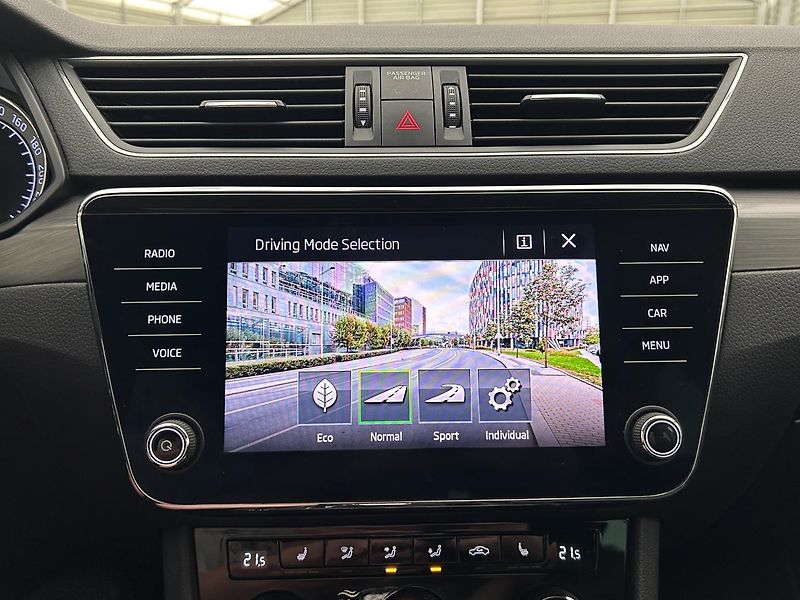 Škoda Superb 2.0 TDI Style Plus - fotka 10 z 27