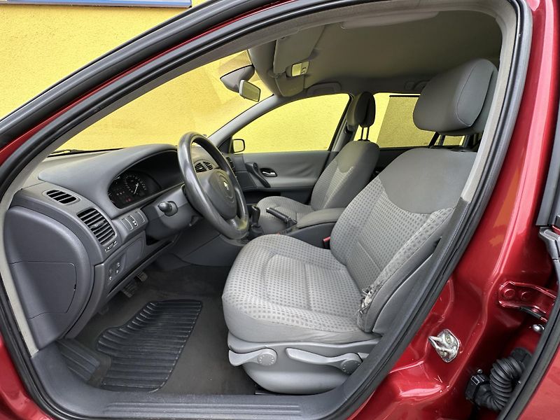 Renault Laguna (2003) KOMBI 1.8/88kW *KLIMA *2.Maj.  - fotka 9 z 35