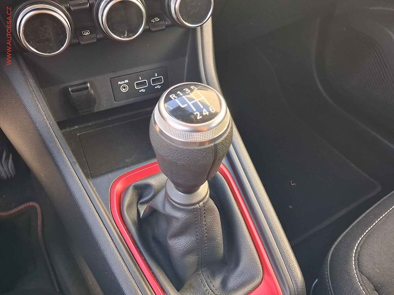 Renault Captur (2020) 1.3TCe, 2.maj,ČR, AC, LED - fotka 16 z 18