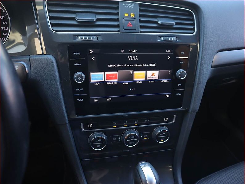 Volkswagen Golf (2018) 1.6 TDI, Automat, Serv.kniha - fotka 12 z 21