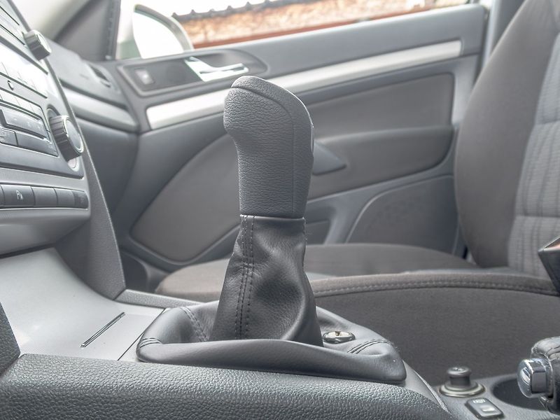 Škoda Octavia (2011) ČR 2.0TDI 103KW – VÝHŘEV - fotka 23 z 42