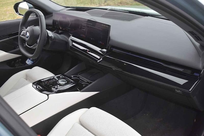 Nové BMW 5 je určeno ke klidnějšímu cestování