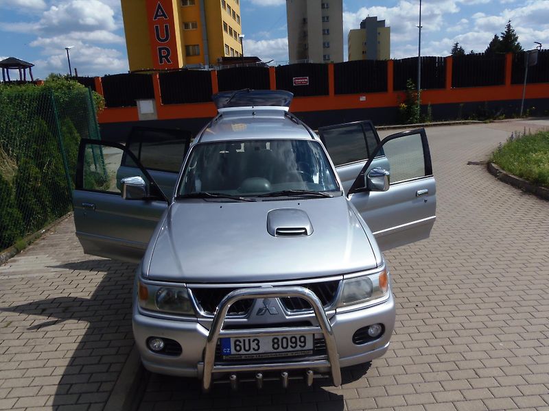 Mitsubishi Pajero Sport 2.5 TD 4x4 Facelift tažné 2.8t - fotka 15 z 23