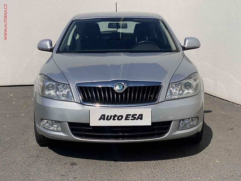 Škoda Octavia (2012) 2.0 TDi, ČR, autoAC - fotka 2 z 18