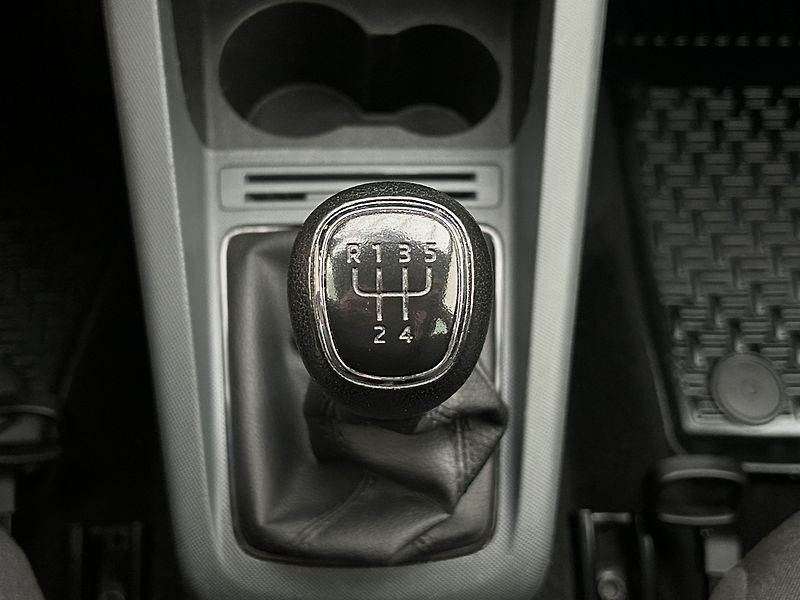 Škoda Fabia 1.0 TSI Active - fotka 19 z 25