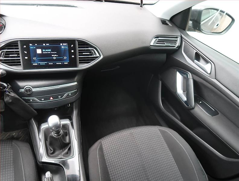 Peugeot 308 (2019) 1.2 PureTech, Serv.kniha - fotka 8 z 13