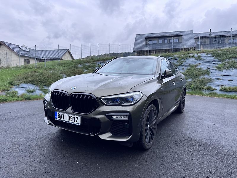 BMW X6 (2021) Bmw x6 40d - fotka 1 z 21