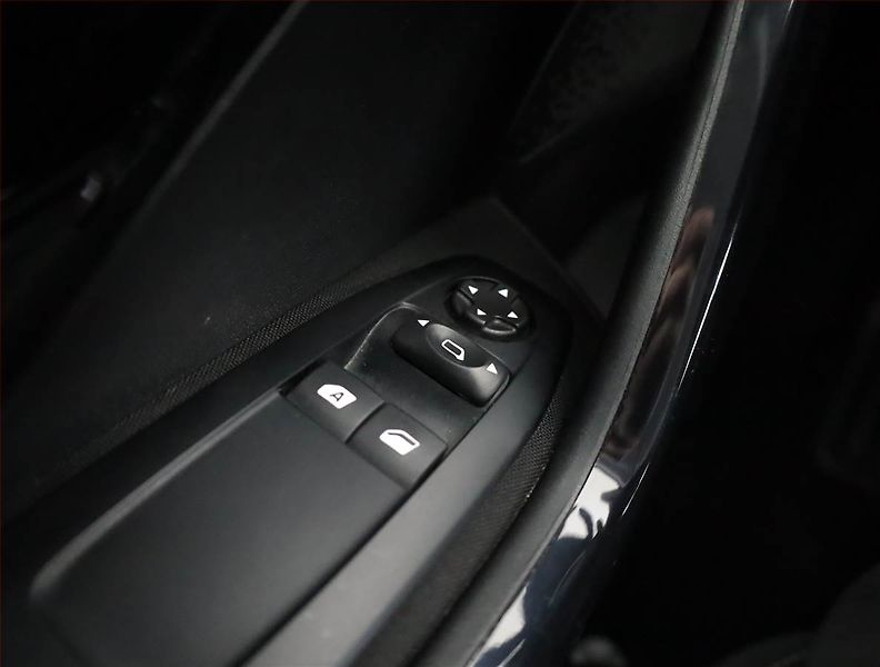 Peugeot 208 (2019) 1.2 PureTech, Serv.kniha - fotka 13 z 15