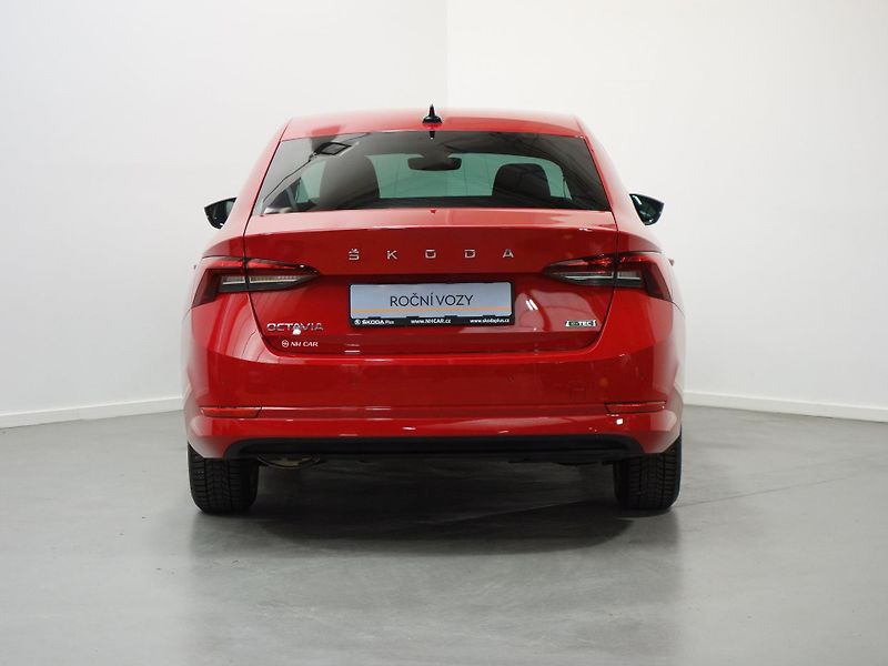 Škoda Octavia - fotka 8 z 23