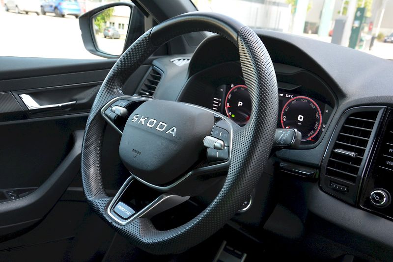 Škoda Karoq (2025) 2.0 TSI 140 KW 4x4 SportLINE D - fotka 17 z 27