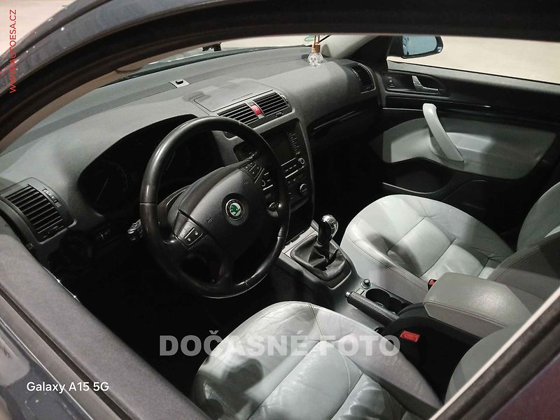 Škoda Octavia (2007) 2.0tdi, 1.maj, servis.kniha - fotka 3 z 3