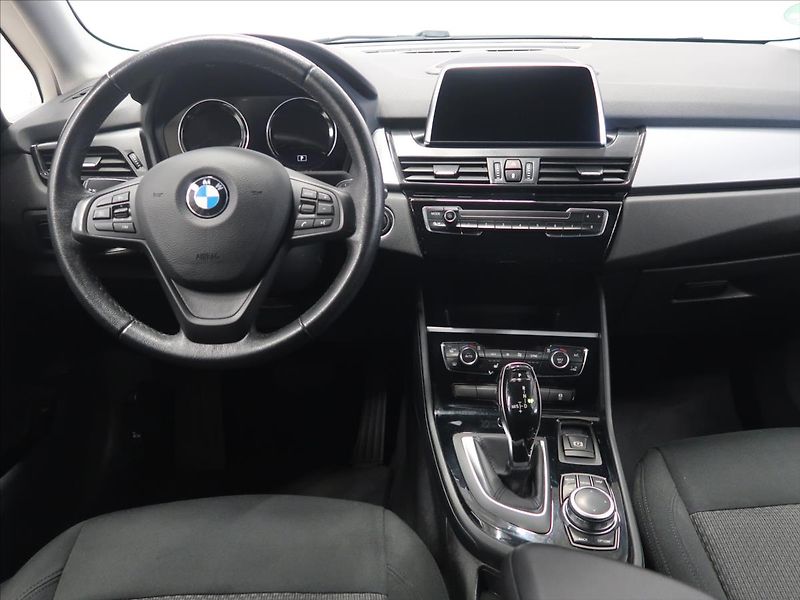 BMW Řada 2 1,5 218i serv. historie, - fotka 29 z 35