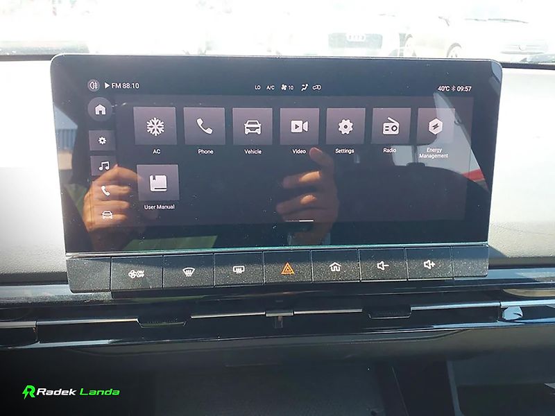 MG MG4 (2023) Standard 51 kWh | LED - fotka 5 z 8