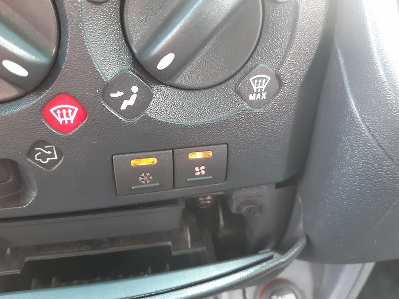 Citroën Jumper 2.8 HDI KLIMA 9míst tažné - fotka 11 z 19