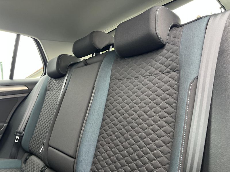 Volkswagen Golf IQ.DRIVE 1.6TDi DSG KLIMA ALU - fotka 37 z 55