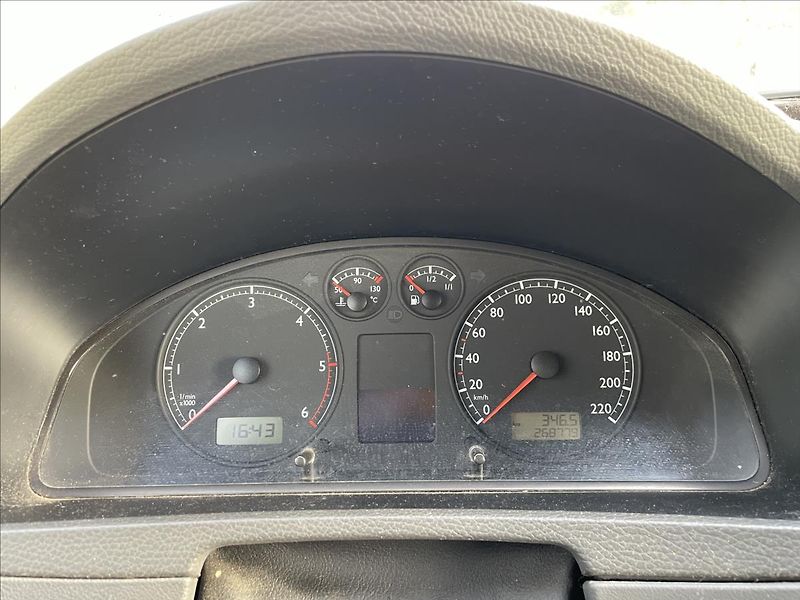 Volkswagen Multivan 2,5 TDI 95kW*tažné*aut. klima* - fotka 11 z 40