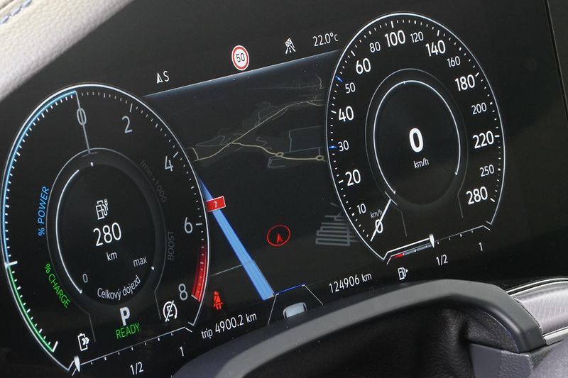 Volkswagen Touareg R ČR,DPH,1.MAJ,360,Tažné,HUD - fotka 17 z 40