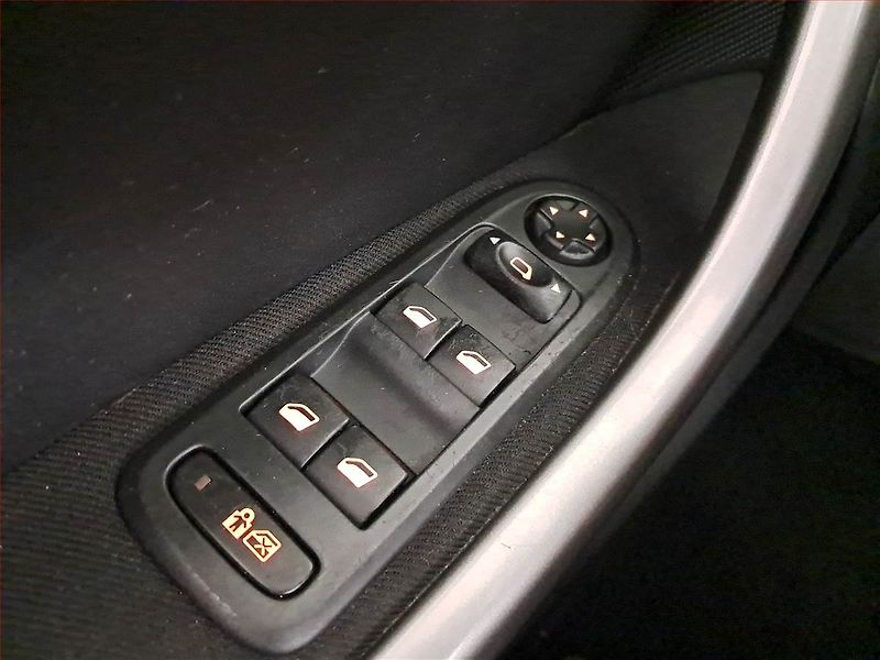 Peugeot 308 (2010) 1.6 HDi, 7 míst, Tažné - fotka 17 z 17