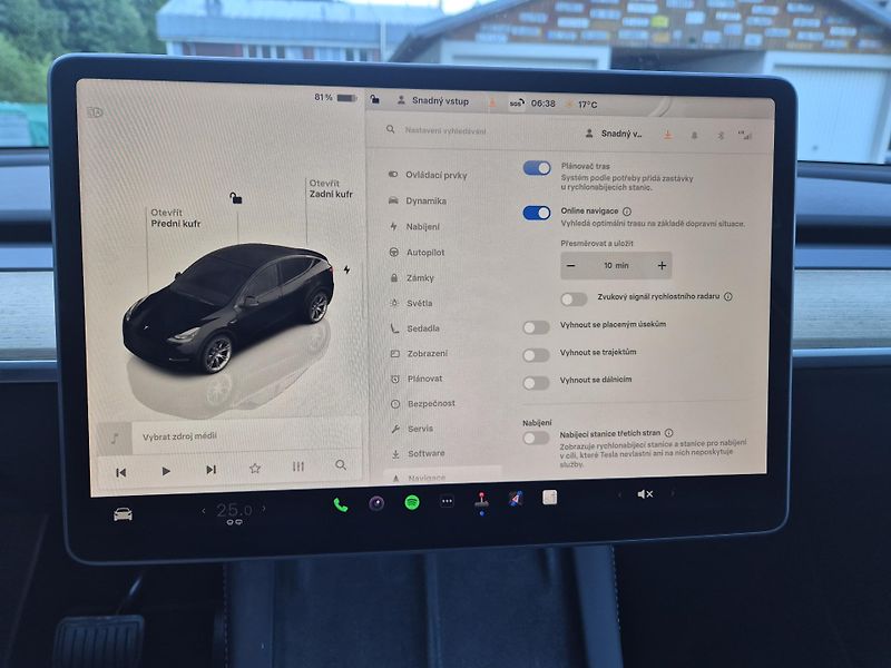 Tesla Model Y RWD 220kw 19ALU SOH 95% - fotka 31 z 49