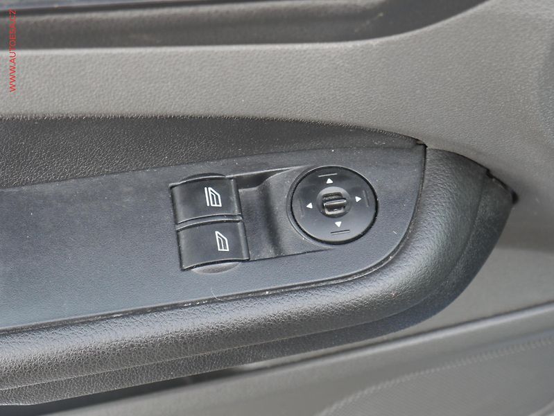 Ford Focus (2005) 1.6i, AC - fotka 11 z 15