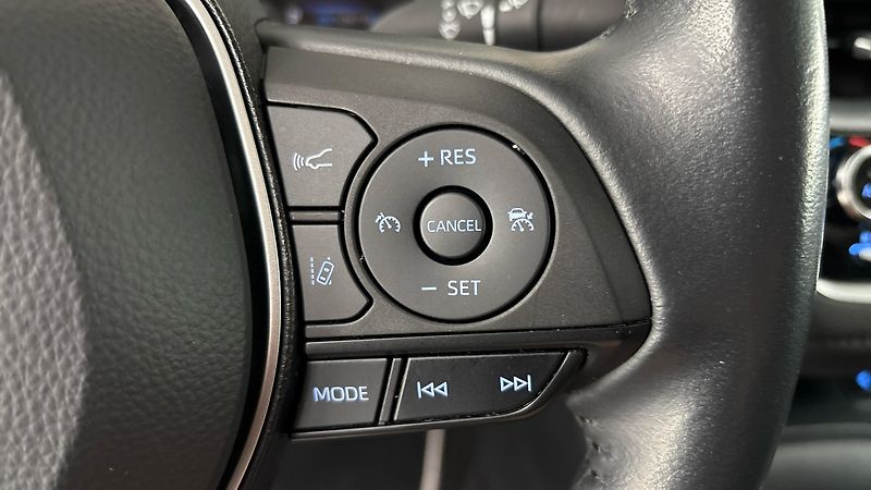 Toyota Corolla 1.8 Hybrid AUT Active Sedan - fotka 14 z 24