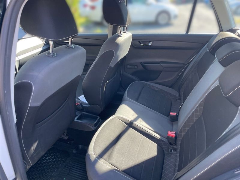 Škoda Fabia 1,0 TSI 81 Ambition - fotka 8 z 11