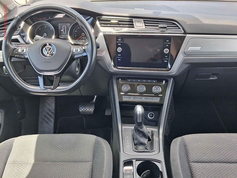 Volkswagen Touran (2019) 2.0TDi, DSG, navi, AC, TZ - fotka 8 z 23