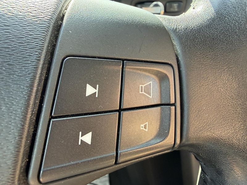 Volvo V70 2.4 D5 KŮŽE NAVIGACE SERVISKA - fotka 18 z 44