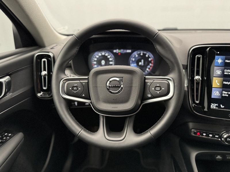 Volvo XC40 T3 MOMENTUM CZ 1.maj - fotka 20 z 31