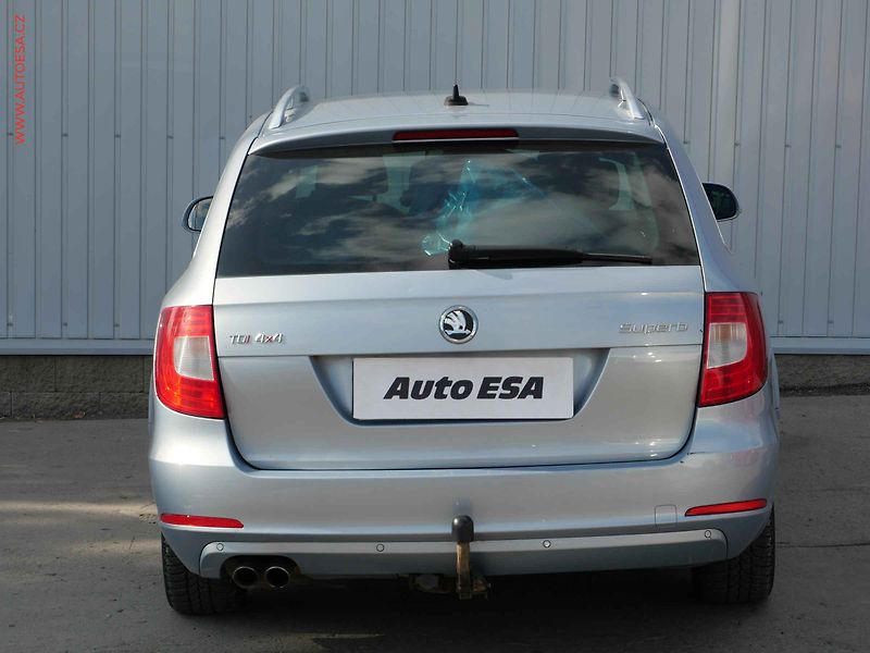 Škoda Superb (2012) 2.0TDi 4x4, Elegance, DSG - fotka 5 z 28