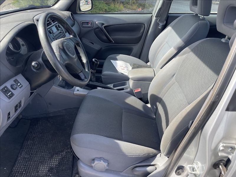 Toyota RAV4 2,0 D-4D 85kw Klima 4x4 po STK - fotka 7 z 23