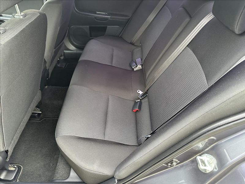 Mitsubishi Lancer 1,6 33 tis KM !! TOP STAV !! - fotka 13 z 27