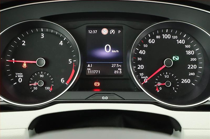 Volkswagen Passat (2022) Elegance 2.0 TDI - fotka 8 z 21