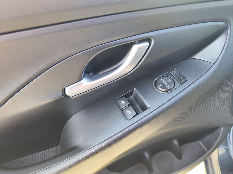 Hyundai i30 1.0 T-GDI/88kW Start Plus - fotka 24 z 28