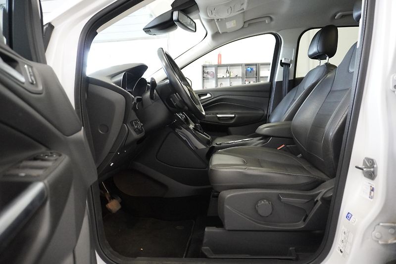 Ford Kuga 2.0 TDCI 132kW TITANIUM 4X4 - fotka 12 z 32