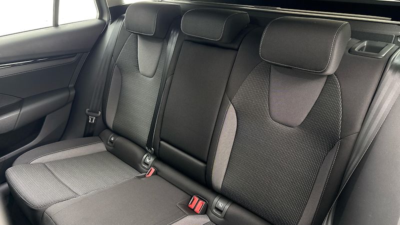 Škoda Octavia 2.0 TDI Ambition Combi - fotka 16 z 23
