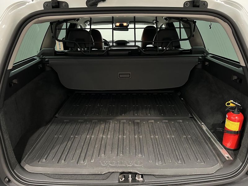 Volvo XC70 D4 SUMMUM AUT  - fotka 5 z 40