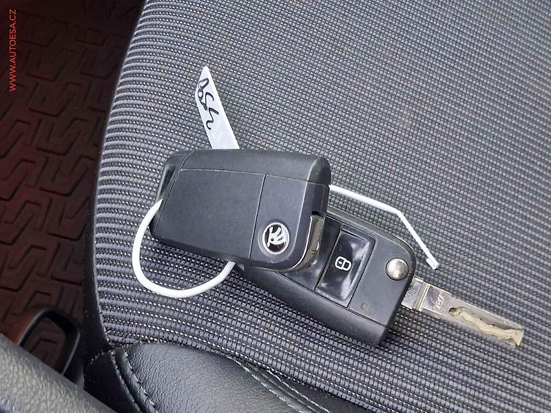 Škoda Octavia (2018) 1.4 TSi, Style, navi, +kola - fotka 18 z 19