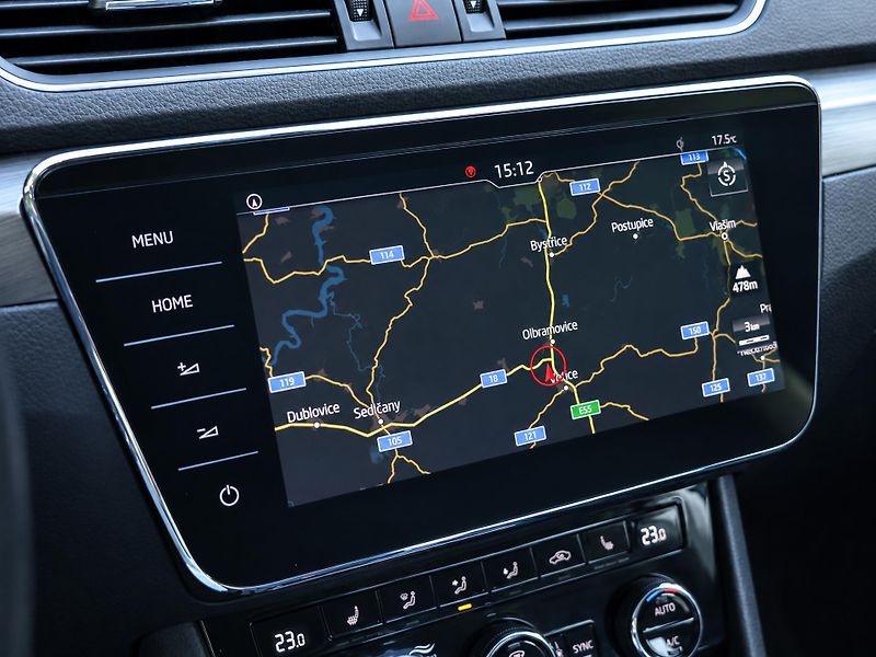 Škoda Superb 2,0 TDI DSG 110kW Style Navi - fotka 32 z 47