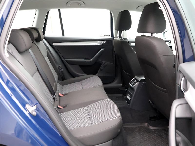 Škoda Octavia 1,6 TDI 81kW CZ Ambition Tažné - fotka 12 z 32