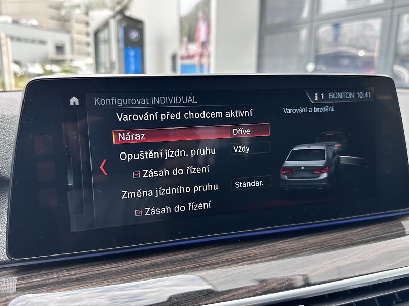 BMW Řada 5 540d xDrive M-Sport - fotka 17 z 29