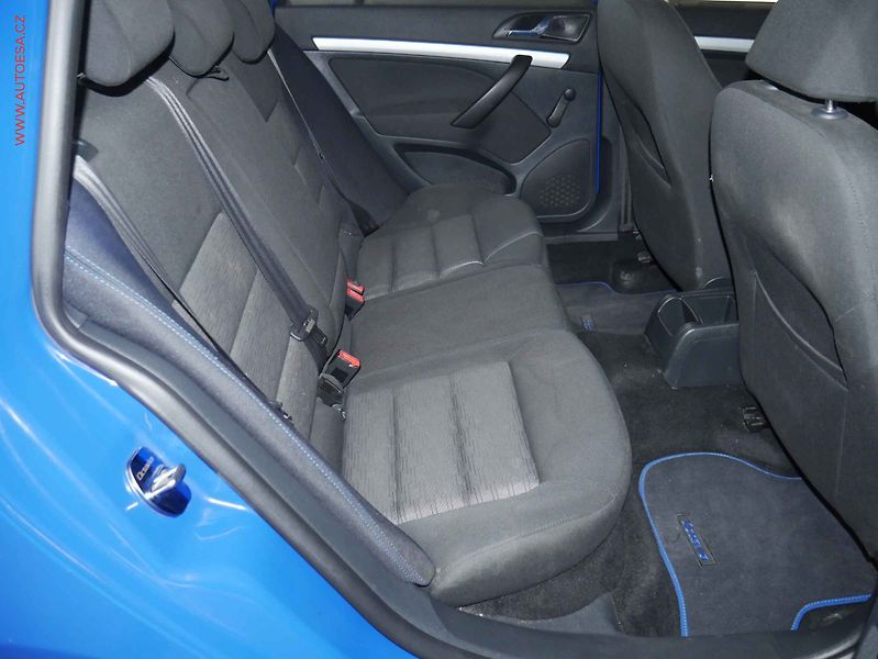Škoda Octavia (2009) 1.6 TDi, ČR, AC, TZ, navi - fotka 11 z 15