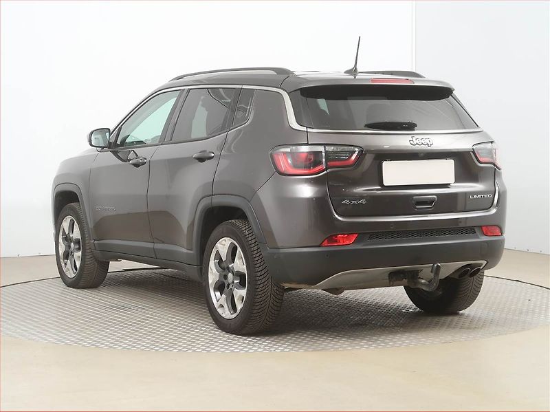 Jeep Compass (2018) 2.0 MultiJet, 4X4, Automat - fotka 4 z 17
