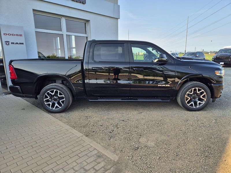 Dodge RAM (2025) 1500 Laramie Sport 3.0l - fotka 6 z 17